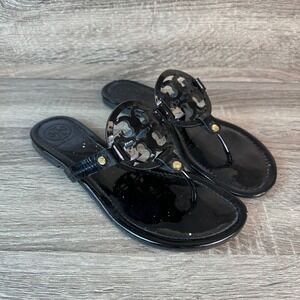 Tory Burch Miller Black Patent Leather Logo Thong Sandals Size 7 SN 500864